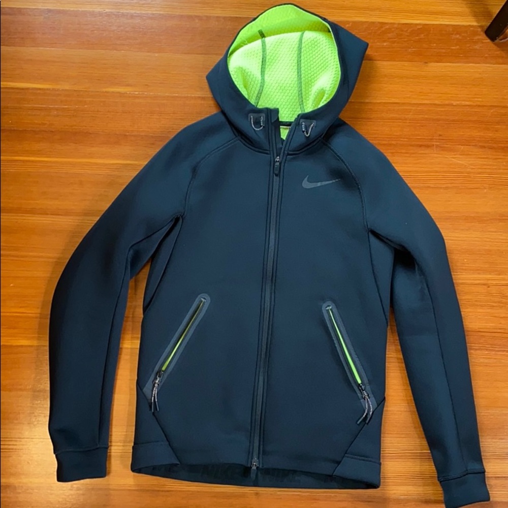 Used Nike therma-fit hoodie